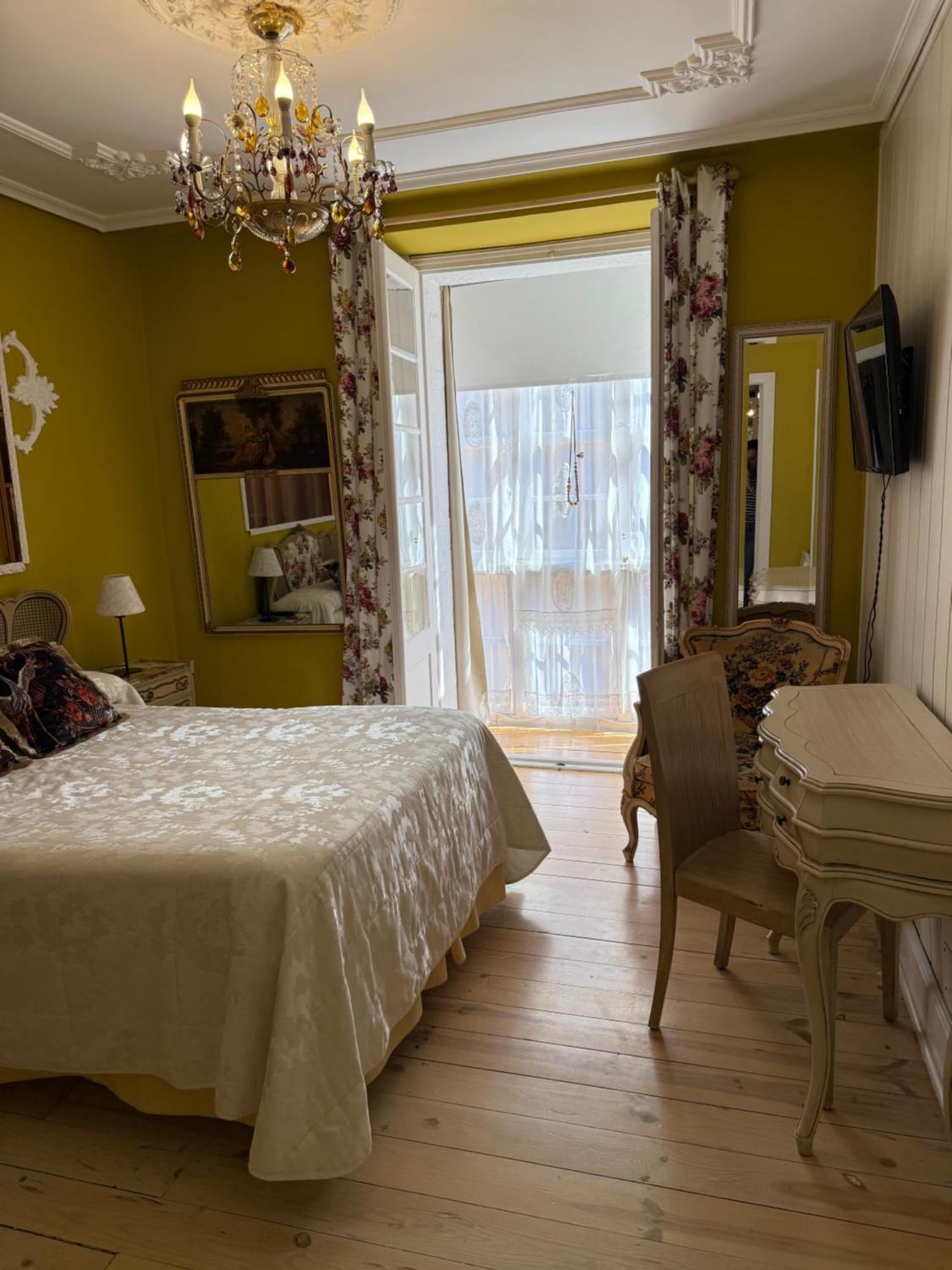 Hostal Boutique Puerta Del Sol トレラベーガ エクステリア 写真
